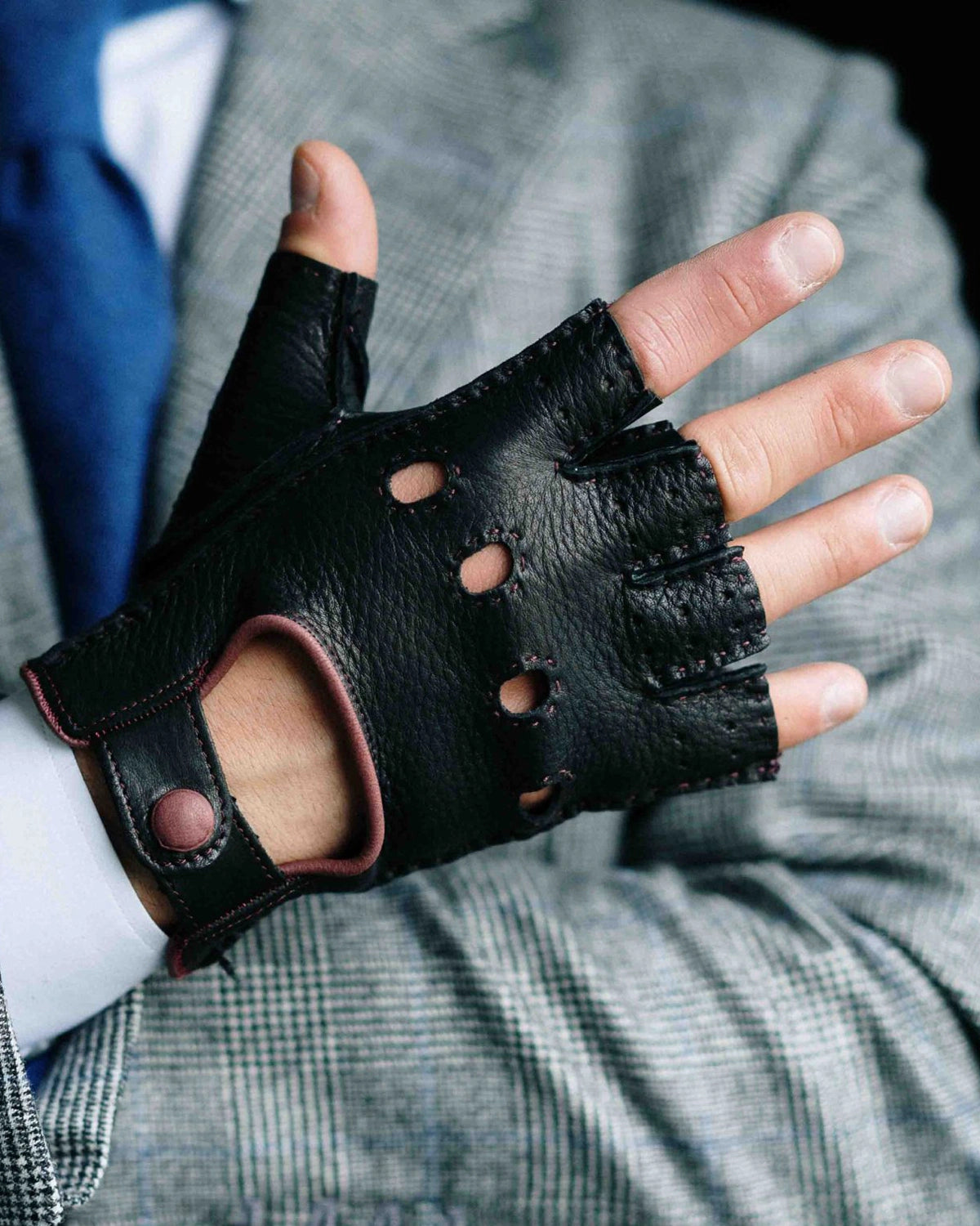Unlined short deer leather gloves