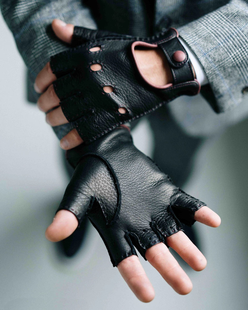 Unlined short deer leather gloves