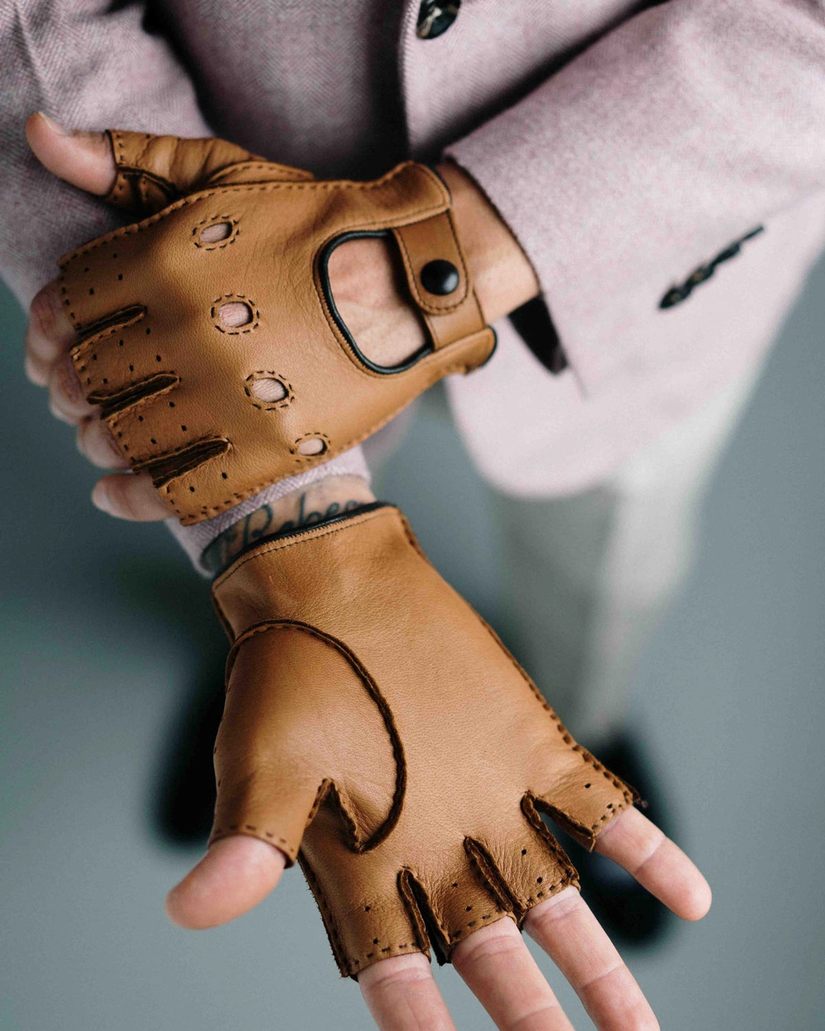 Unlined short deer leather gloves